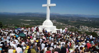 La storia poco conosciuta della grande croce sul il monte Krizevac