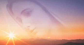 Due potenti raggi di luce a segnare tutto il cielo: era un segno della Madonna