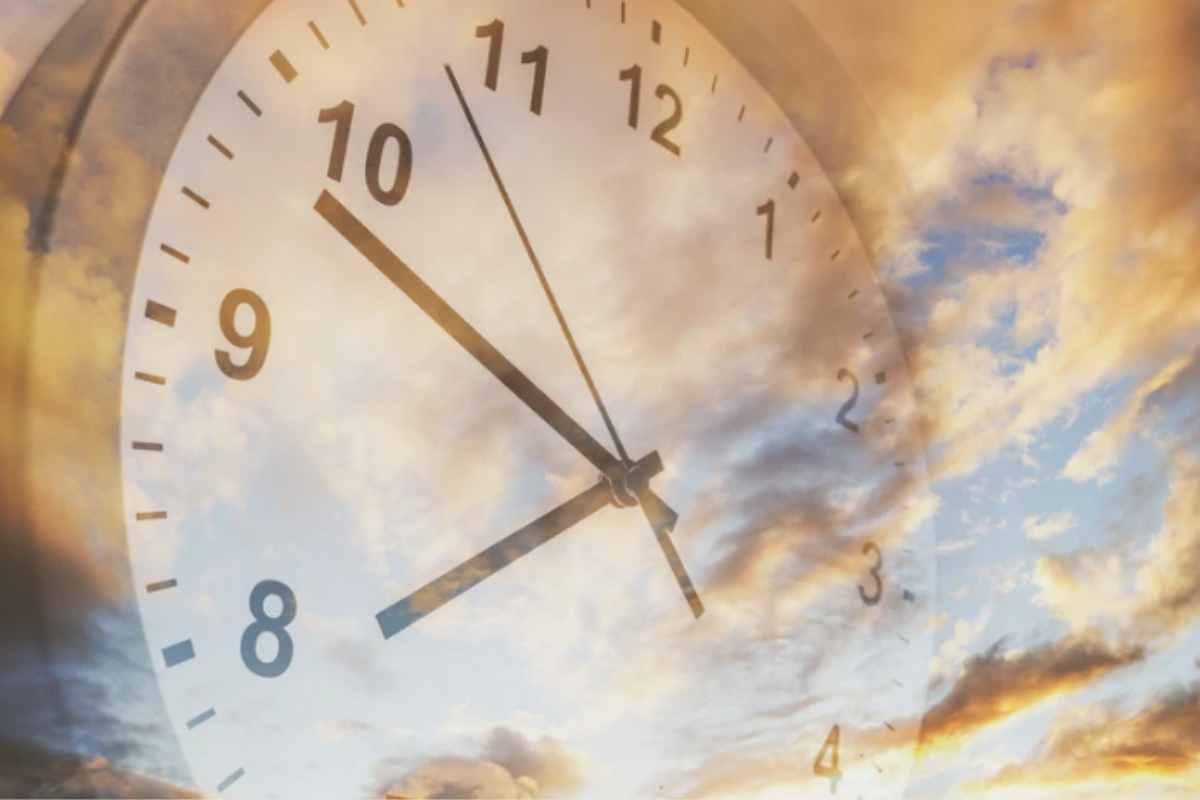 Fortunatamente, la percezione del tempo non è immutabile. La cronobiologia suggerisce alcune strategie per “allungare” la percezione del tempo vissuto